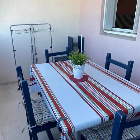 Appartement à 400 Mètres De La *